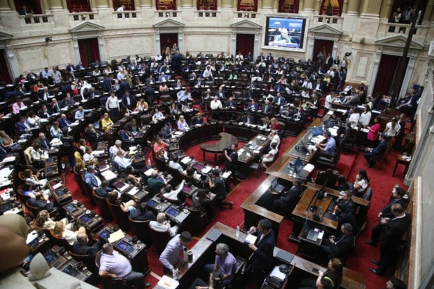 La Cámara de Diputados aprueba la Ley Ómnibus solicitada por Milei en medio de intensos debates